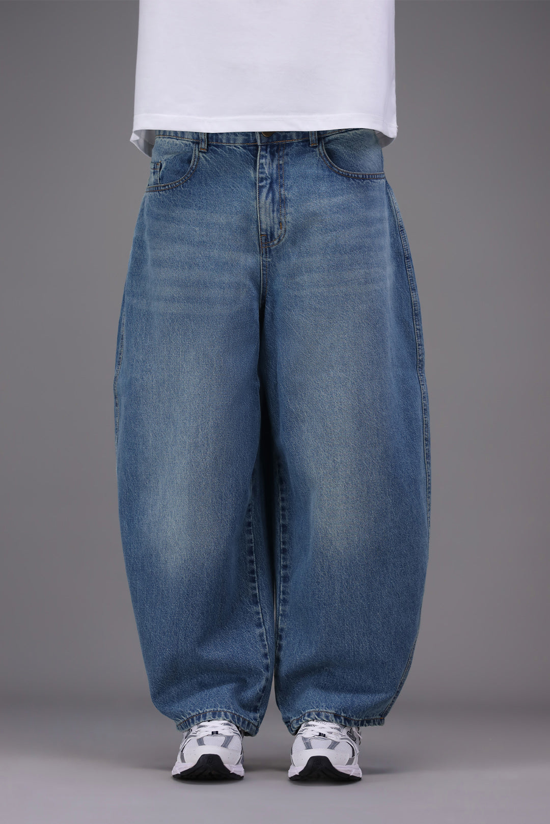 Super Barrel Fit Jeans - Structured Silhouette